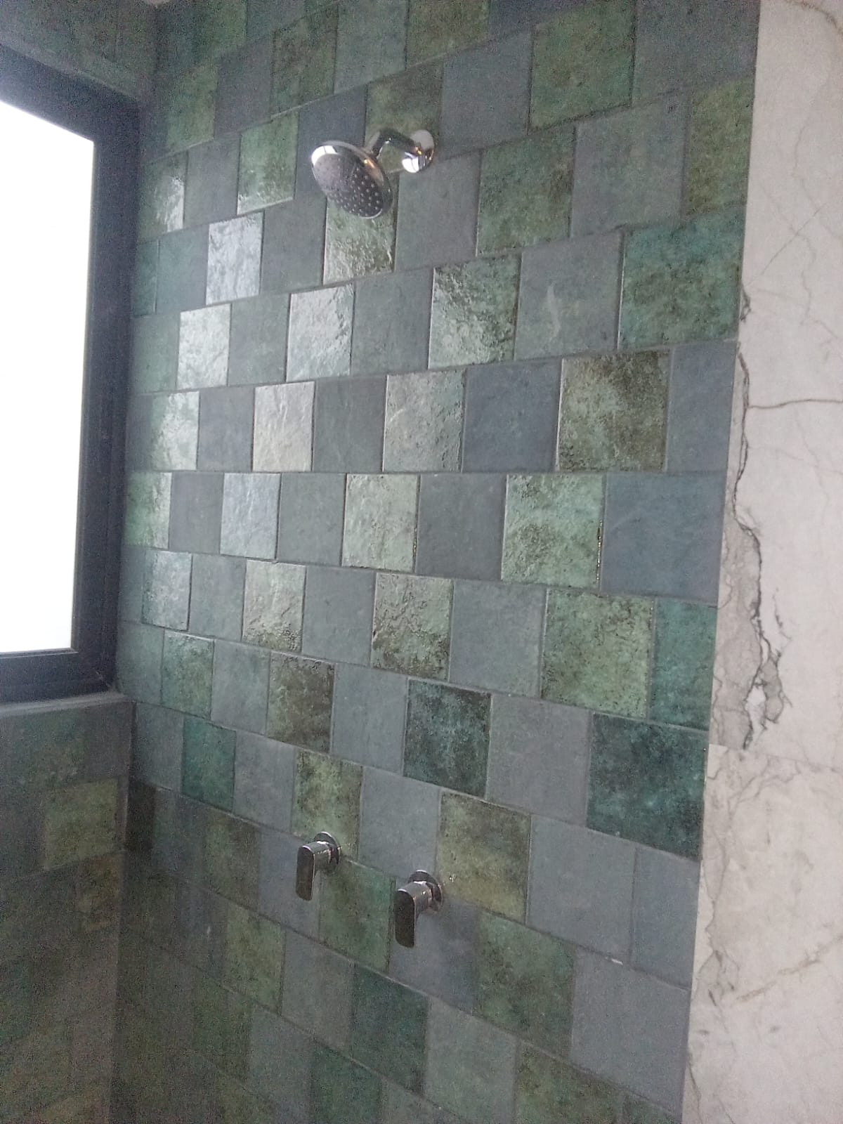 Recubrimiento de pared en área de regadera