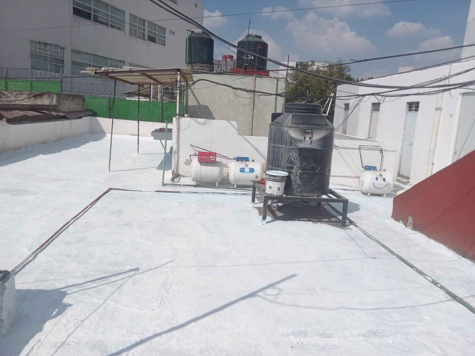 Azotea exterior con instalaciones